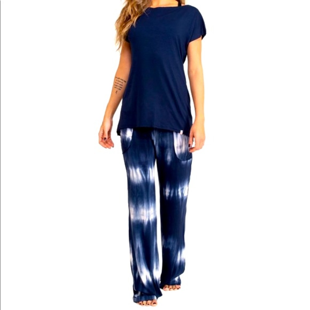 blue and white tie dye comfy pants!! 💙🤍